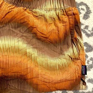 Patagonia Barely Baggies Hybrid short